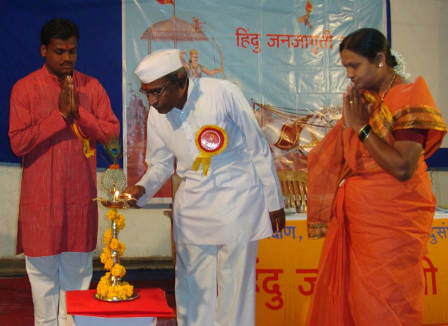 Inauguration of Hindu Dharmajagruti Sabha by lighting a Samai (an oil lamp)